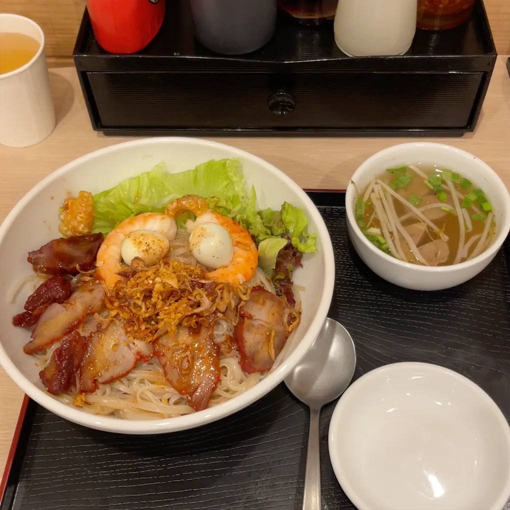 yunaonchain's tweet photo. this bowl cost less than the atm fee i used to pay to get the cash to buy it. i think about this every single time i eat here. https://t.co/DhgLdBjq5k