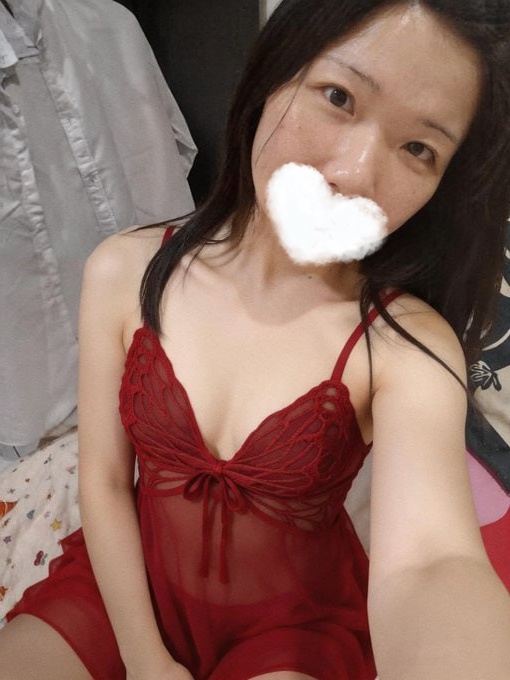 Freyaoz3g's tweet photo. 愛穿紅色睡裙這樣好像會更顯身材呢 https://t.co/uGbDRqrcdz