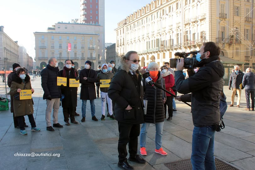 me9ki's tweet photo. Torino, ore 11,00 13/12/2020. Piazza Castello gremita dai #SiTaV. 21 persone. https://t.co/SL0aTwi0mK