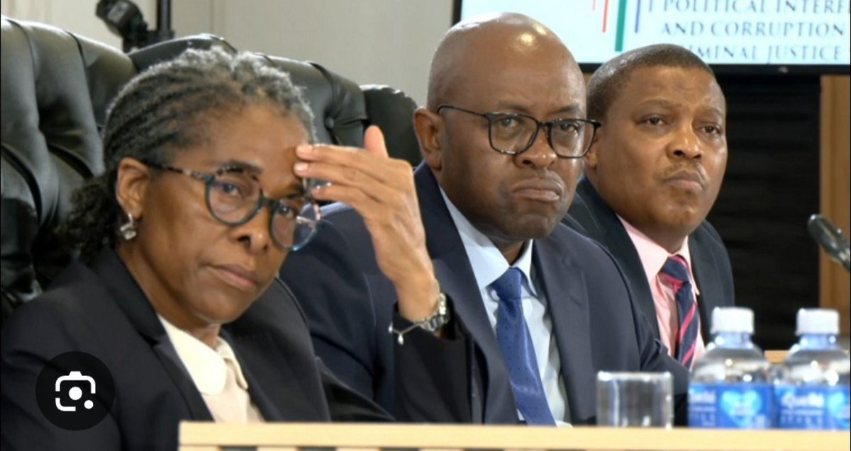 MDNnewss's tweet photo. WATCH🚨

EFF leader Julius Malema has slammed the #MadlangaCommission for sending him questions about WhatsApp conversations between Major-General Feroz Khan and businessman Mohammed Sayed, arguing investigators should instead verify the claims through the relevant police investigation because he was not part of those discussions.