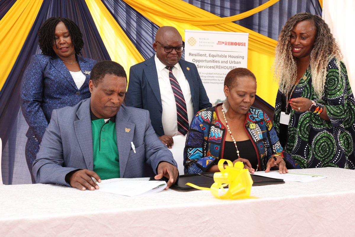 nairobi_rivers's tweet photo. @WorldResources The Commission was represented by Commissioners @Johnkioli, @BenjaminLangwen & Dr. Kipkiror. The Framework reinforces the power of partnerships in restoring river ecosystems, reducing flood risks & building a greener, more resilient Nairobi. #NatureBasedSolutions #ClimateAction https://t.co/cdAInijfl1