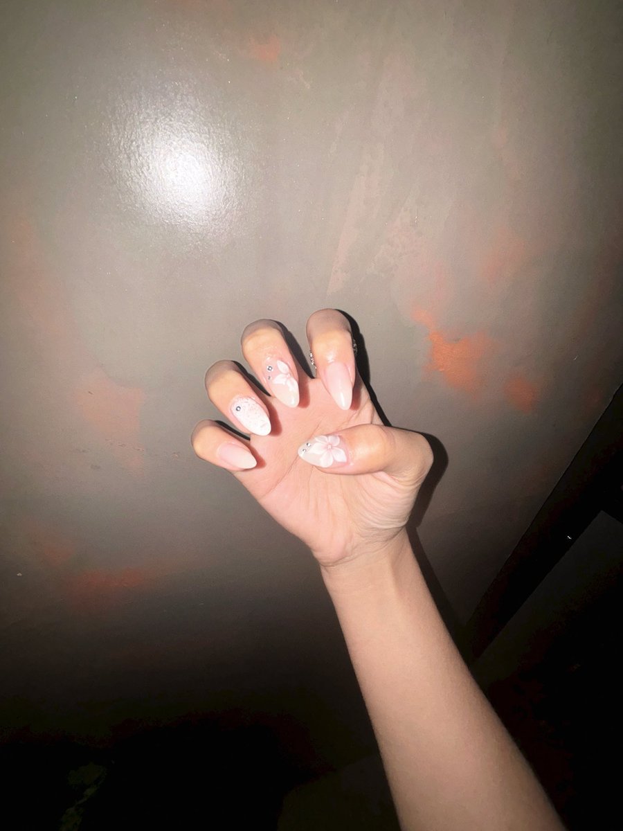 luvmykuma's tweet photo. 베트남 네일 완죤 조은점
풀연장에 아트까지 7마��� 나옴 💅🏼💕 https://t.co/wEN94zFgHX
