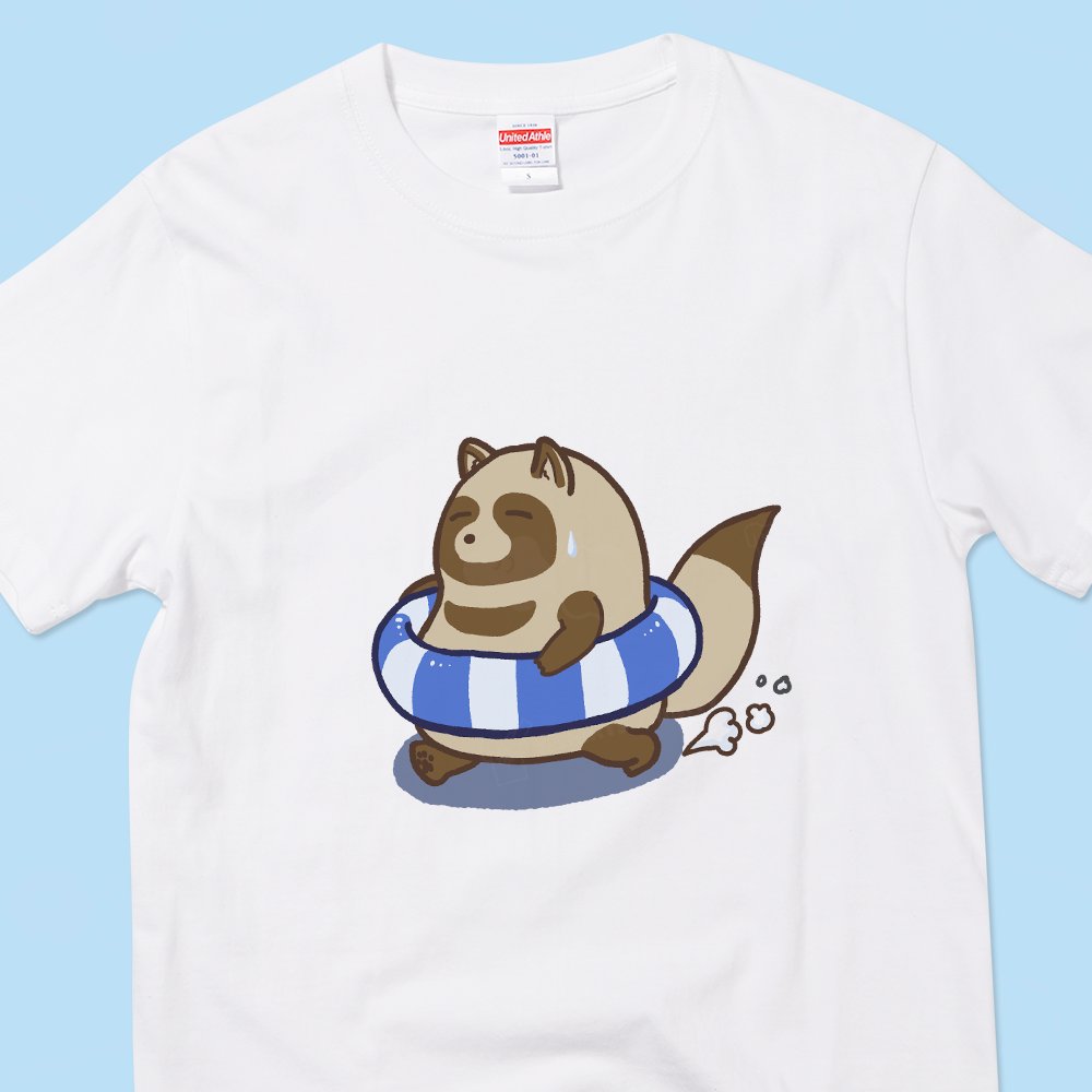 tshirtstrinity's tweet photo. おにぎりを抱えて「TABESUGITA」「ふとってないよ」と言い訳する姿が愛おしすぎる🍙🦝

もこもこフォルムの「FUYUGE」や、浮き輪にはまった姿など、たぬきのかわいさを凝縮したクリエイターさんをご紹介！

ぽてっとしたシルエットとクスッと笑える一言に、心がほっこり☺️✨

殻岸の物置小屋さんのSHOPリンク・アカウントはコメント欄へ✍️
#Tシャツトリニティ
