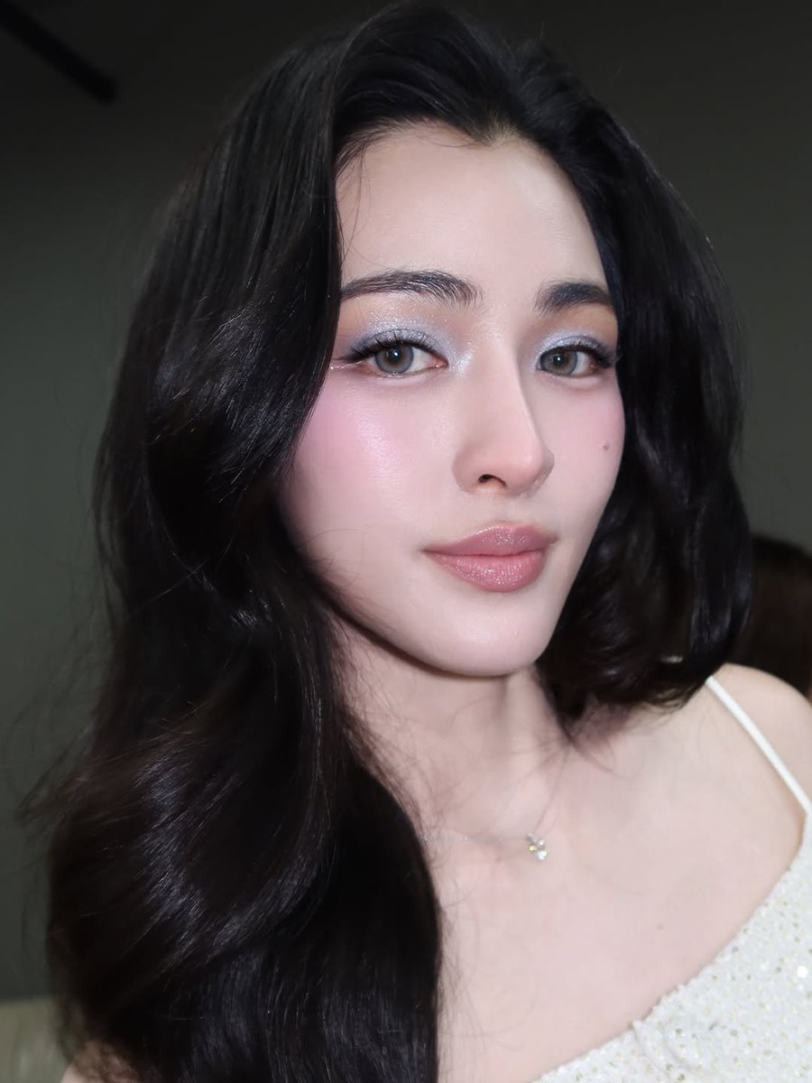 LingOrm_BH's tweet photo. สวยยยยฉ่ำมากกก คนดีขาสวยทุกลุคเลยค่ะ 🦋✨️💫

Cr. IG: jibbierubie 

LING PRESENTER DIROVO
#LinglingXDirovoLive
#หลิงหลิงคอง
#LinglingKwong https://t.co/2lYJYK2OSO