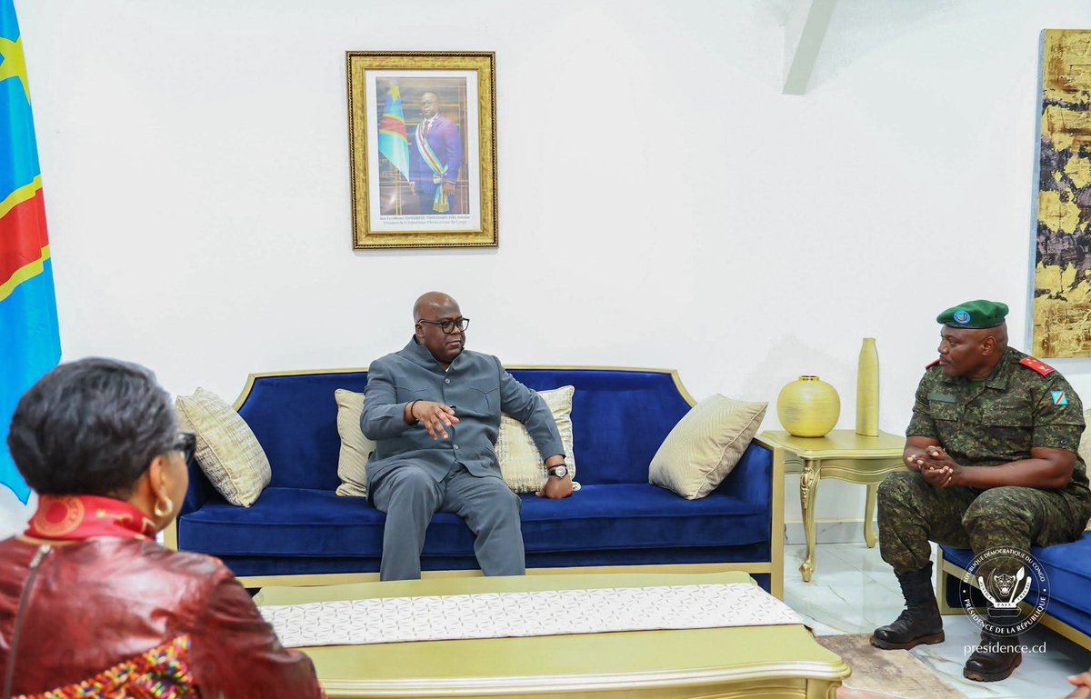 Isaackabundi080's tweet photo. 🇨🇩 Le Président Félix Tshisekedi est à Kaniama-Kasese, dans le Haut-Lomami, dans le cadre de son itinérance. Au programme : visites de terrain, inauguration du Centre hospitalier Denise Nyakeru et tenue du Conseil des ministres sur place. Une démarche qui, selon la Presidence, illustre la volonté de rapprocher l’action gouvernementale des populations.