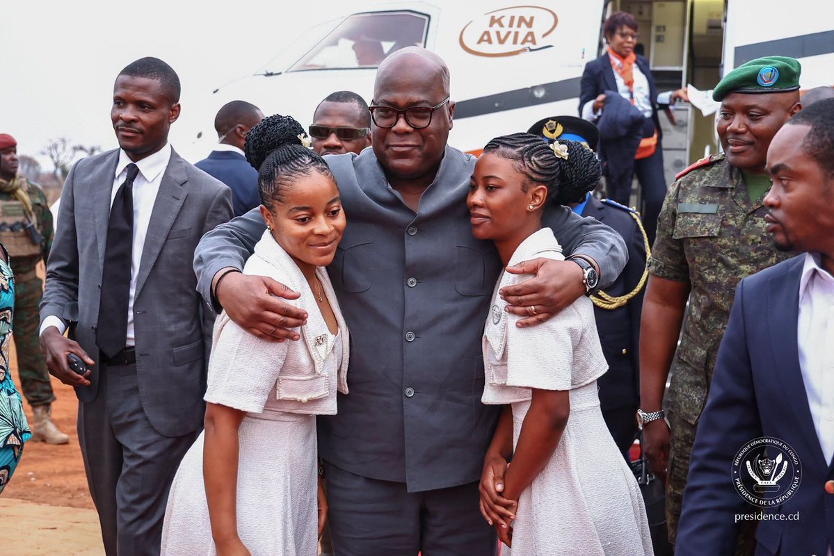 Isaackabundi080's tweet photo. 🇨🇩 Le Président Félix Tshisekedi est à Kaniama-Kasese, dans le Haut-Lomami, dans le cadre de son itinérance. Au programme : visites de terrain, inauguration du Centre hospitalier Denise Nyakeru et tenue du Conseil des ministres sur place. Une démarche qui, selon la Presidence, illustre la volonté de rapprocher l’action gouvernementale des populations.