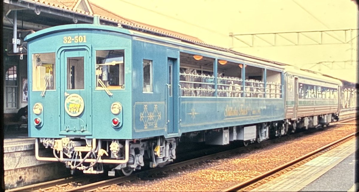 dml6234sab's tweet photo. 琴平発岡山行臨時瀬戸大橋トロッコ2号 9274D
琴平発岡山行臨時瀬戸大橋トロッコ4号 9276D
②キハ185-20+①キクハ32-501

高松19:55発引田行 383D
キハ47 115+キハ47 1088]+キハ40 2143 https://t.co/miSwfC5lx0