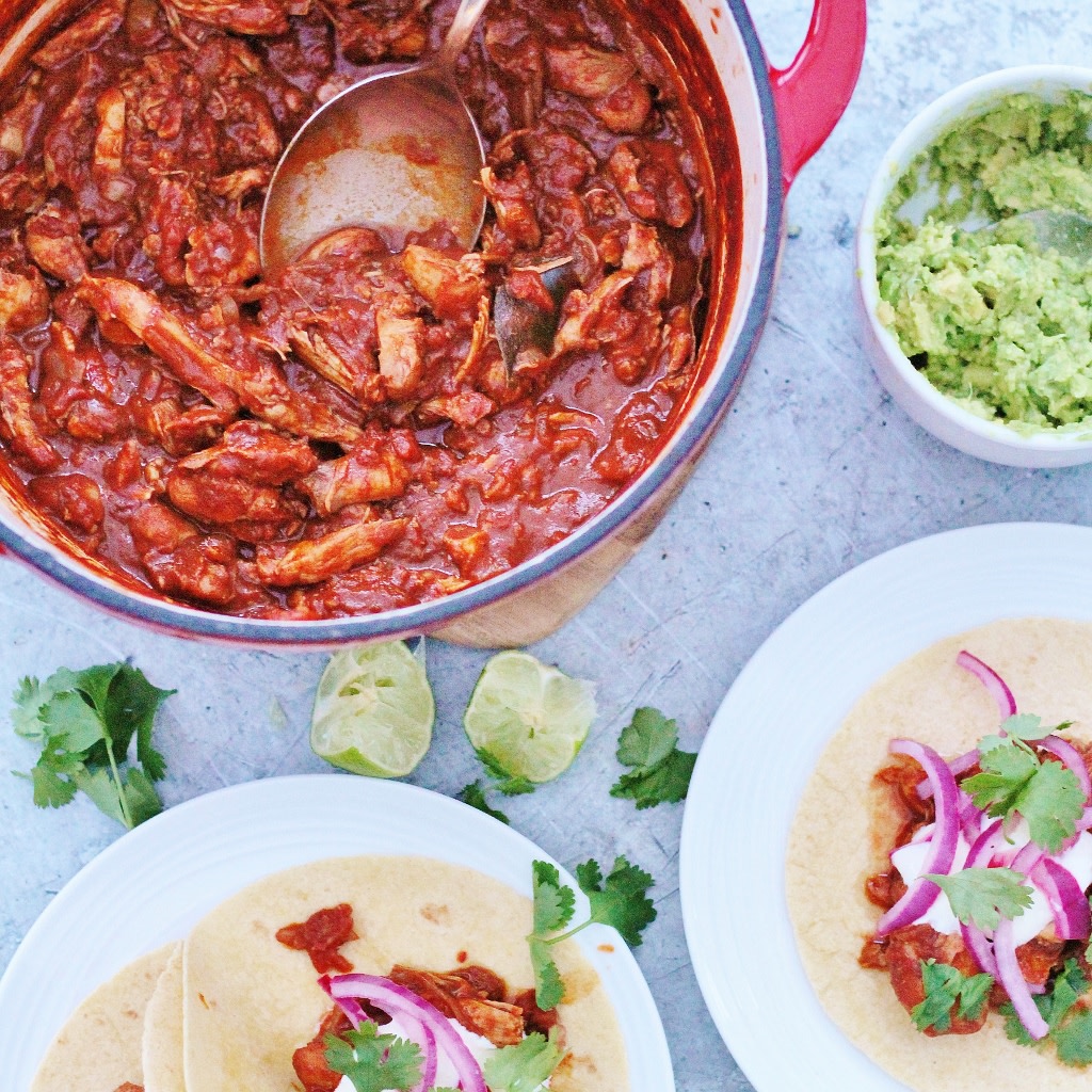 easypeasyfoodie's tweet photo. A deep, spicy, chocolatey, Mexican style sauce, wrapped around tender chicken and served as tacos with all the trimmings, this Easy Chicken Mole fee... https://t.co/Am6URkfzVv 

#Chicken #Mole #ChickenMole #Mexican #Tacos #easyrecipes #midweekmeals #familydinners #easypeasyfoodie https://t.co/ygSQlQ99bD
