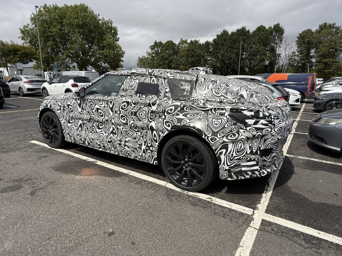 mattpotters's tweet photo. New Land Rover GT on test….?#Landrover https://t.co/duojblKgbp