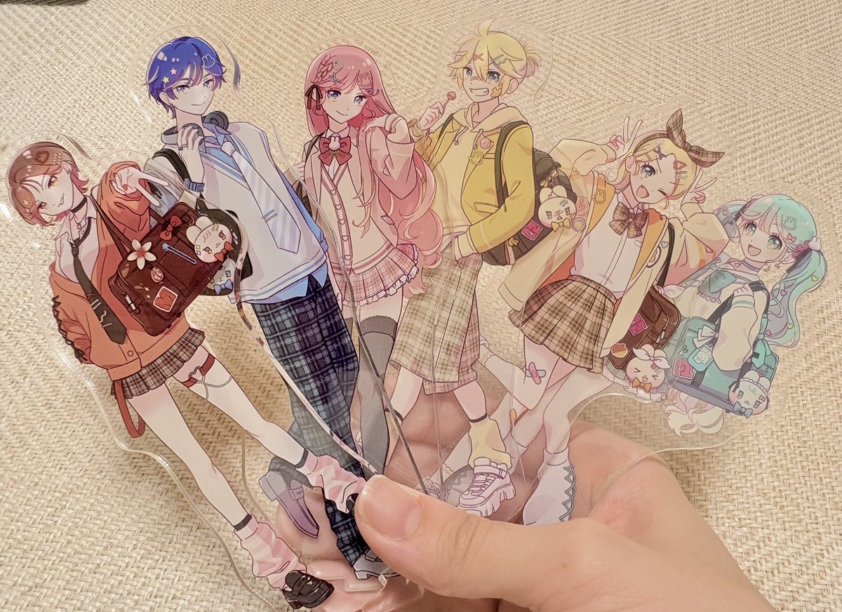缶バッジ アクスタ もちもち on X: 