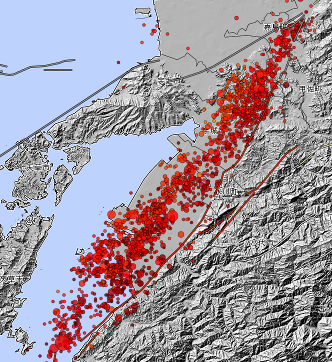 Hanamure_Honome's tweet photo. 日奈久断層はこの当たりでは北西に傾いている
だから断層の右では地震が起きず、左、街があるエリアの真下で起きている
また、震源は海に近いほど深い
（＝山に近い震源ほど大きな揺れになりやすい）➔ https://t.co/PfMRVLcnkA