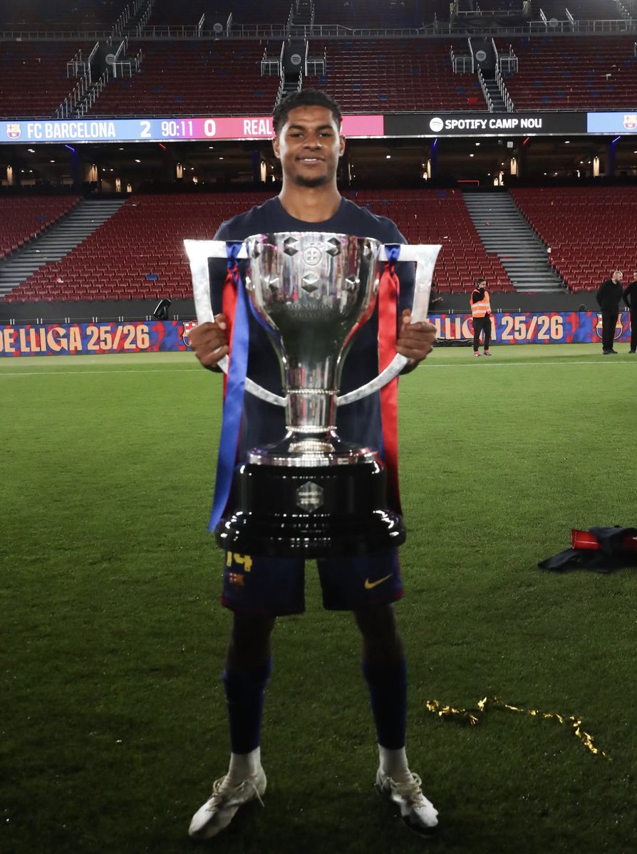 FabrizioRomano's tweet photo. 🔵🔴👋🏾 OFFICIAL: Marcus Rashford says his final goodbye to Barcelona as he returns to Man United for pre-season.

“Extremely grateful to everyone at the club for turning my time here into such a positive and unforgettable experience. I’ve loved every moment and will carry those special memories with me.

Wishing the club and all the fans the very best of luck and massive success this season.

Visca el Barça!”.