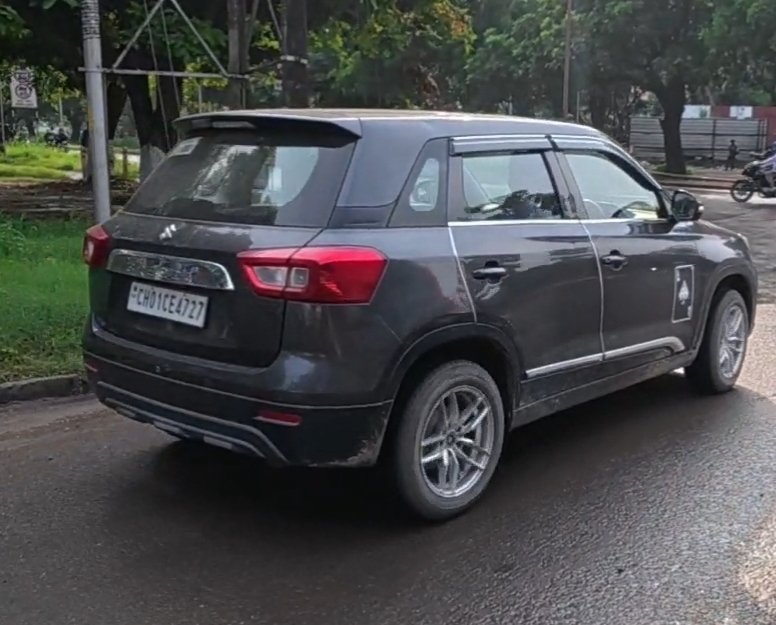 CH_Chowkidar's tweet photo. Namaskar @trafficchd, car driver phone te voice note bhejde hoye drive kar raha si.

📍 Udyog Path, Sector 25 ate 14 PU de vich, 30.757935,76.760016

🚗 CH01CE4727 https://t.co/y8xwOcWtdk