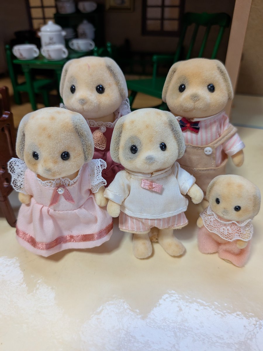 _bambi_rt's tweet photo. アーバンライフシリーズの白い犬ファミリーは可愛いお顔にシミが🥹
直しっぱでごめんね… https://t.co/Icm1CjMY4s