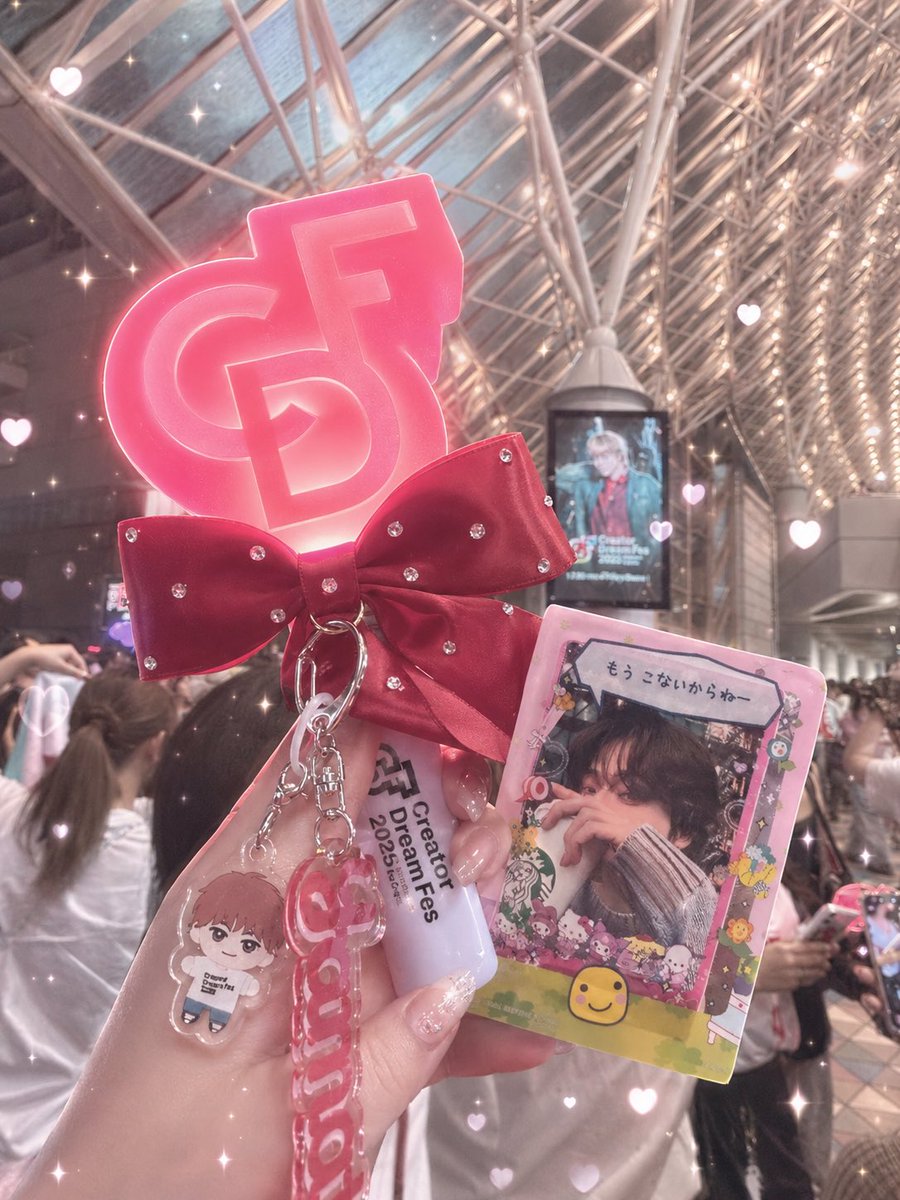 Kmmr___36's tweet photo. 最後の東京ドーム最高でした👏🏻⟡.·

全クリエイター本当にキラキラしててカッコよかったぁ🙂‍↕️⟡.·

楽しかった！！！！！！

@Comyoutuber2 
@comyamato0515 
@comamugiri0123 
@comyuma1214 
@comyuta0305 
@comhyuga1117 

 #CDF2026 #cdf  #コムドット  #東京ドーム https://t.co/B3jFF0FurT