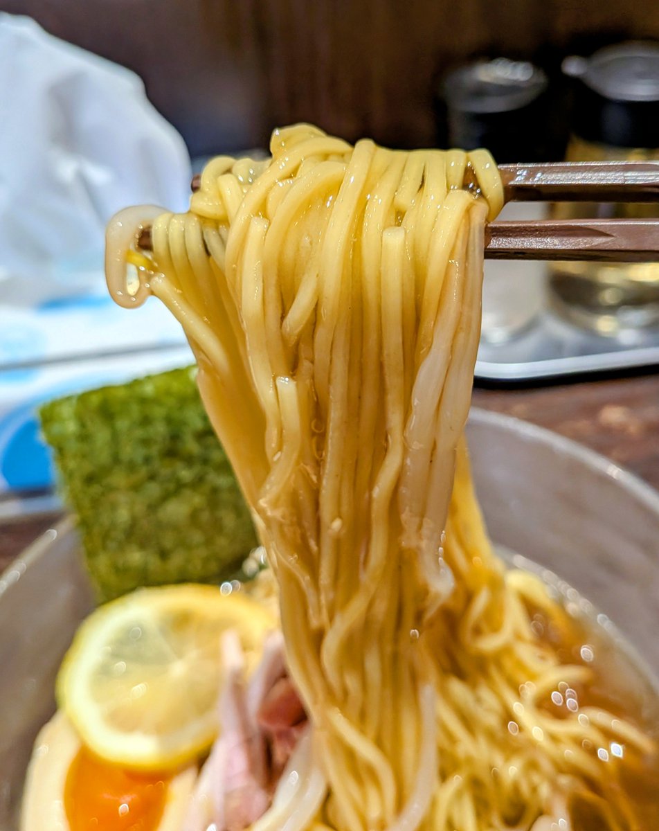 soysaltymiso's tweet photo. #あんくるてい
冷たいしなそば1100＋半熟玉子100
麺もスープもキンキンに冷たい😋とろみのあるスープは動物系と魚介系を濃縮した味わい😋三河屋製麺の細麺をそのスープがコーティングする😋刻みチャーシューうまし😋胡麻の香りも良く、レモンは爽やか🍋秀逸🍜
美味い‼️💯💯💯😋
＠井荻
’26  308杯目 https://t.co/Qn1ephNJFv