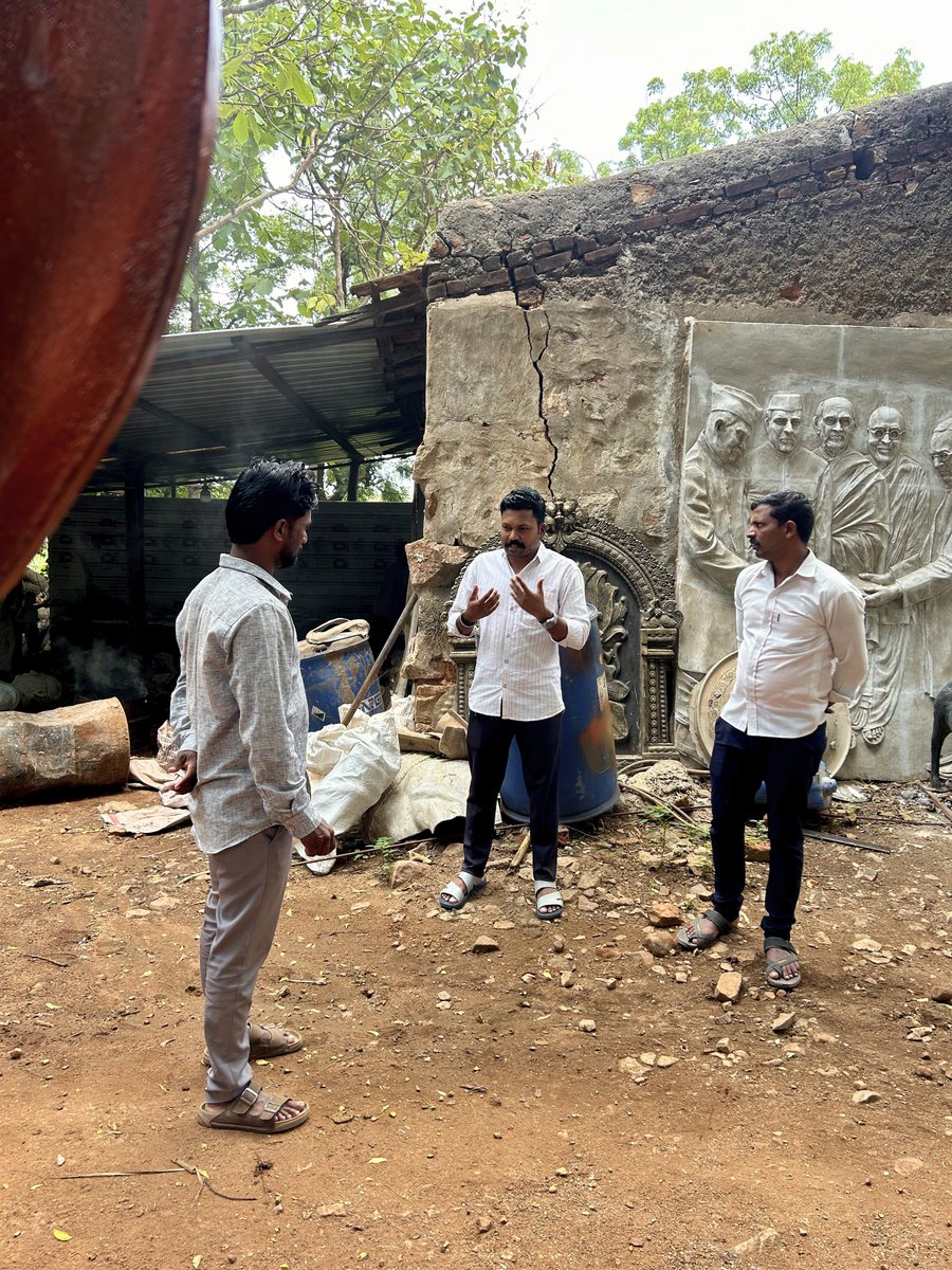 Nandaku30789417's tweet photo. ಬೆಳಗಾವಿ ಜಿಲ್ಲೆಯ ಚಿಕ್ಕೋಡಿ ತಾಲೂಕಿನ ವಡಗೋಲ ಗ್ರಾಮದ ಬಂಧುಗಳು ಕ್ರಾಂತಿವೀರ ಸಂಗೊಳ್ಳಿ ರಾಯಣ್ಣನವರ ಕಂಚಿನ ಮೂರ್ತಿ ನಿರ್ಮಾಣಕ್ಕೆ ಆದೇಶಿಸಿದ್ದು ಮೂರ್ತಿ ಪ್ರತಿಷ್ಠಾಪನೆ ಹಾಗೂ ಲೋಕಾರ್ಪಣೆ ಕಾರ್ಯಗಳ ಬಗ್ಗೆ ಚರ್ಚಿಸಲಾಯಿತು.
ಮೂರ್ತಿಗಳಿಗಾಗಿ ಸಂಪರ್ಕಿಸಿ
ನಂದಕುಮಾರ ಚಂದರಗಿ
ಮೊ.8861598155
#karnataka #kannada #rayanna #nandakumar https://t.co/nyZXP50wrz