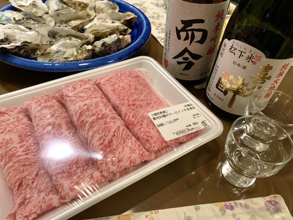 trafalgerlow's tweet photo. 豊作和牛を食べることが、熊本の応援にも。🥩🐂

豊作和牛のすき焼き用スライスは、実は熊本で加工しています。

一次加工なども含め、委託加工をお願いしているのは株式会社共同 熊本ミートセンターさん。

https://t.co/DWVbCSrgxN

もう6〜7年にわたり、豊作和牛を支えてくださっている大切なパートナーです。

生産者だけでは、美味しい和牛は皆様の食卓まで届きません。
加工、物流、販売――多くのプロフェッショナルがバトンをつないで、一枚のお肉になります。

これからも豊作和牛の委託加工をお願いしながら、少しでも熊本への継続的な応援につながれば嬉しいです。

今日も我が家は豊作和牛で応援です😋🥩