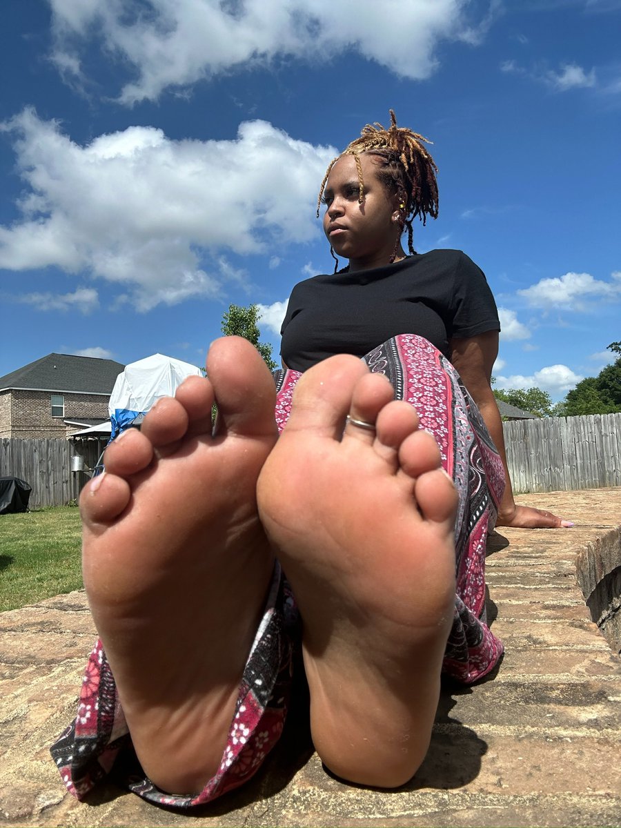 giveitall2z's tweet photo. Rise and shine simps! It’s time to accept it. Step into your new purpose as my personal foot licker :3 https://t.co/a1Elmc4KDz