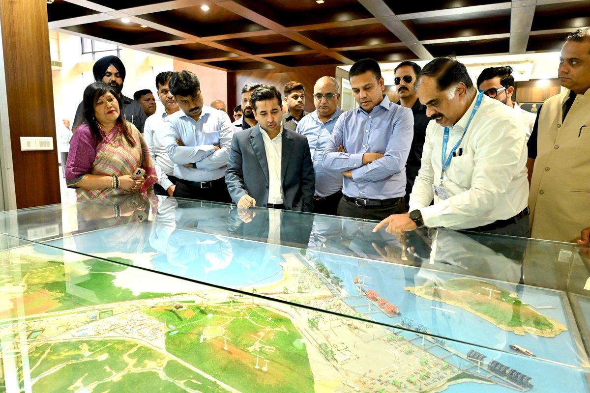NiteshNRane's tweet photo. During a visit to the main administrative building of the Jawaharlal Nehru Port Authority (JNPA) at Uran, this afternoon, i conducted a comprehensive review of the port's ongoing development projects as well as its future expansion plans.

 I was briefed on JNPA's existing port capacity, multimodal connectivity, modern infrastructure development, and various initiatives undertaken to promote environmentally sustainable port operations. We also held detailed discussions on the international training programmes being conducted by JNPA in collaboration with leading global institutions.

A detailed review was also undertaken of the ambitious Vadhvan Port Project being developed in Palghar district through the joint participation of the Central and State Governments. We had productive discussions on several key issues aimed at the holistic development of Maharashtra's maritime sector, including enhancing port capacity, creating world-class infrastructure, strengthening the multimodal logistics network, and positioning Maharashtra as a leading global maritime trade hub.

Present on the occasion were JNPA Chairman Shri Gaurav Dayal, Chief Executive Officer of the Maharashtra Maritime Board Shri P. Pradeep, JNPA Secretary and General Manager Smt. Manisha Jadhav, along with senior officials from JNPA and the Maharashtra Maritime Board.

@CMOMaharashtra @Dev_Fadnavis @JNPort @mahamaritime1
#JNPA #VadhvanPort #Ports #MaritimeMaharashtra #Maharashtra