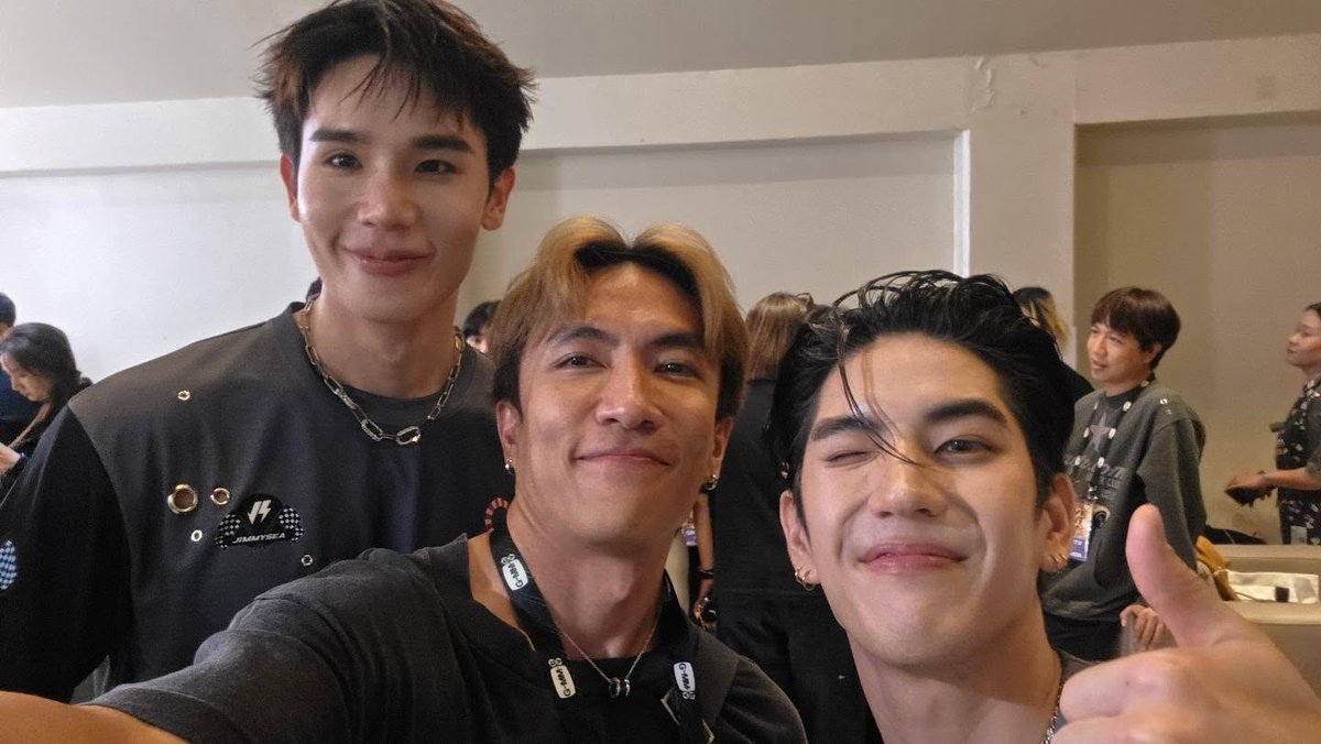 tawi_sea's tweet photo. พี่ออฟมารีแคปเมษา-พฤษภาแบบเหมา ๆ จาขาดจมซไปได้ยังไงละนิ💜🩵

₊˙ෆ #jimmyyjp #sea_tawinan #จิมมี่ซี ෆ˙₊ https://t.co/rLfJSSFXvB