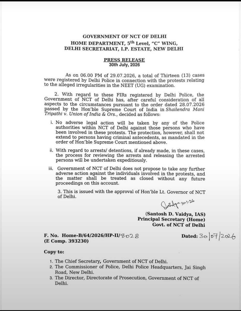 PapharanNag's tweet photo. Delhi govt issues an order that no adverse legal action will be taken against people involved in NEET(UG) protests.
"The protectionshall not extend to persons having criminal antecedents, as mandated in the order of Hon'ble Supreme Court mentioned above," https://t.co/fbp9qXIVHx
