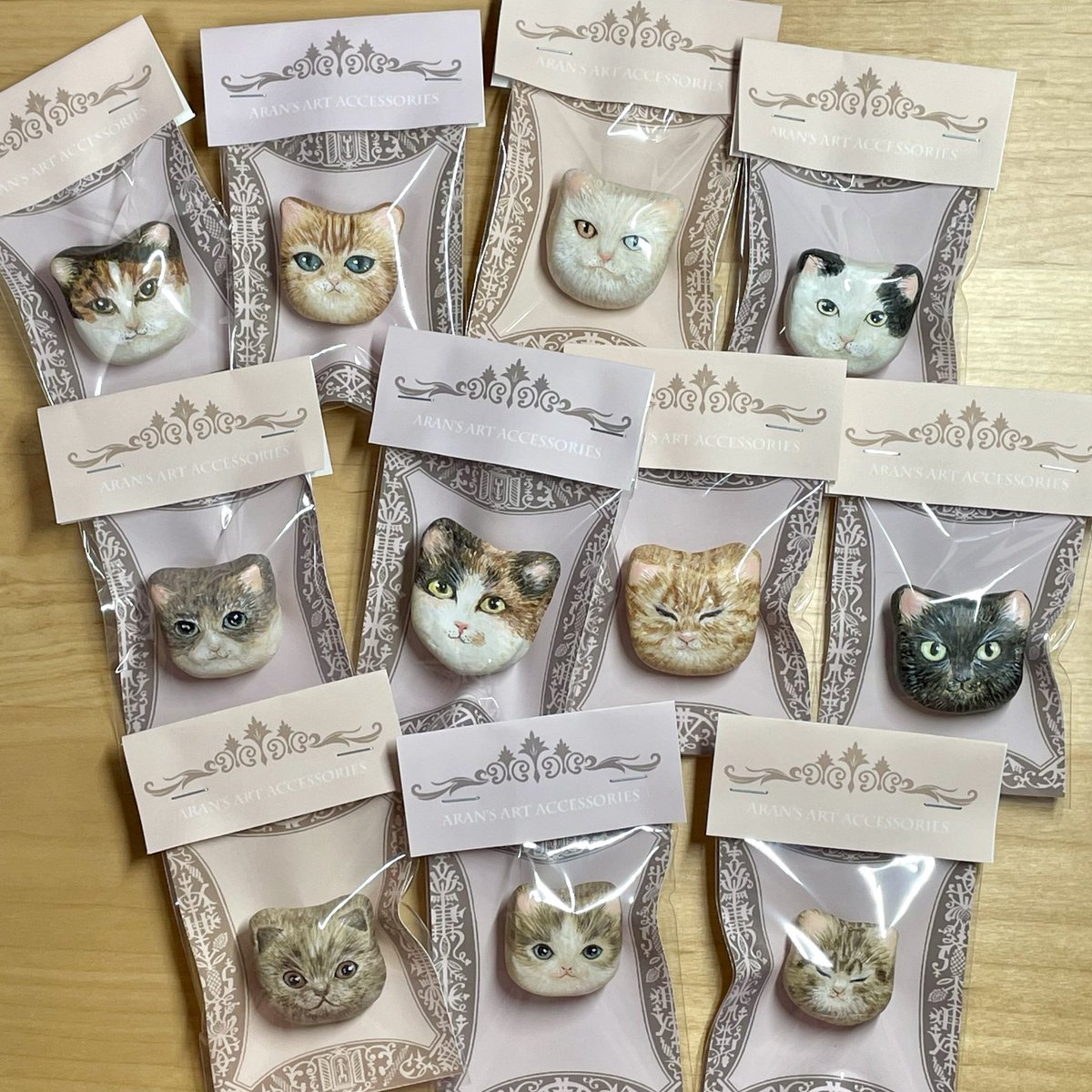 aran_inform's tweet photo. 集合🐱
お家にいたコと合わせて11匹です🐱

🐾

『世界猫の日によせて』
カフェ・ノルン
8/4-8/27 ✴︎営業日:火水木
13:00-18:00

お暑い中ですがお運びいただけましたら嬉しいです🐾

カフェなのでお飲物(ケーキもあるよ🍰)とご一緒にお過ごしくださいね☕️

よろしくお願いいたします🐈 https://t.co/yMfUNRQziB