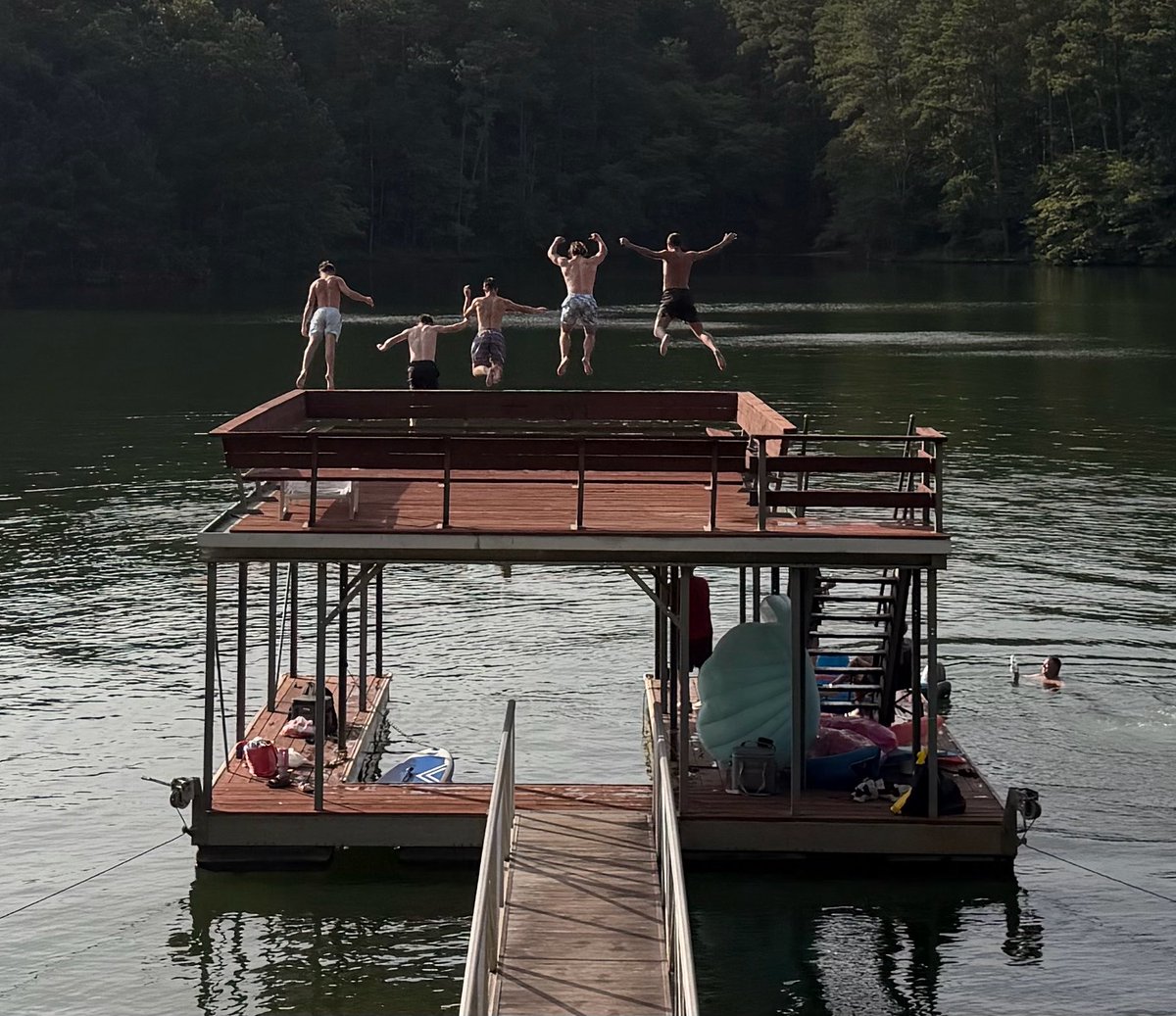 LorinSapp2030's tweet photo. Had a great time in Georgia at the Junior Future Games. Always thankful for these opportunities and experiences. 60 yard down to 6.7, stole some bases, scored some runs, jumped off the top of a dock, paddle boarded and fished with mom. Good times. https://t.co/DX3UlBT6fs