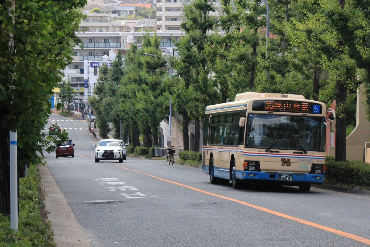 MP_rokuitihati's tweet photo. 2026.7
阪急バス 773 (千里)
大阪200か 2505
型式　PKG-LV234N2
35・38系統

この日は773が動いていると知人に教えてもらったので撮影、サモキンクーラーが似合っており非常にかっこいいですね。
次は千里NTで撮ってみたいところ… https://t.co/zAweGc6u6x