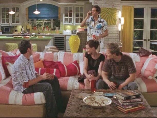 esperanzaroca__'s tweet photo. el verano está siendo un poco rory en la casita de la piscina https://t.co/SUPJKM3oaY
