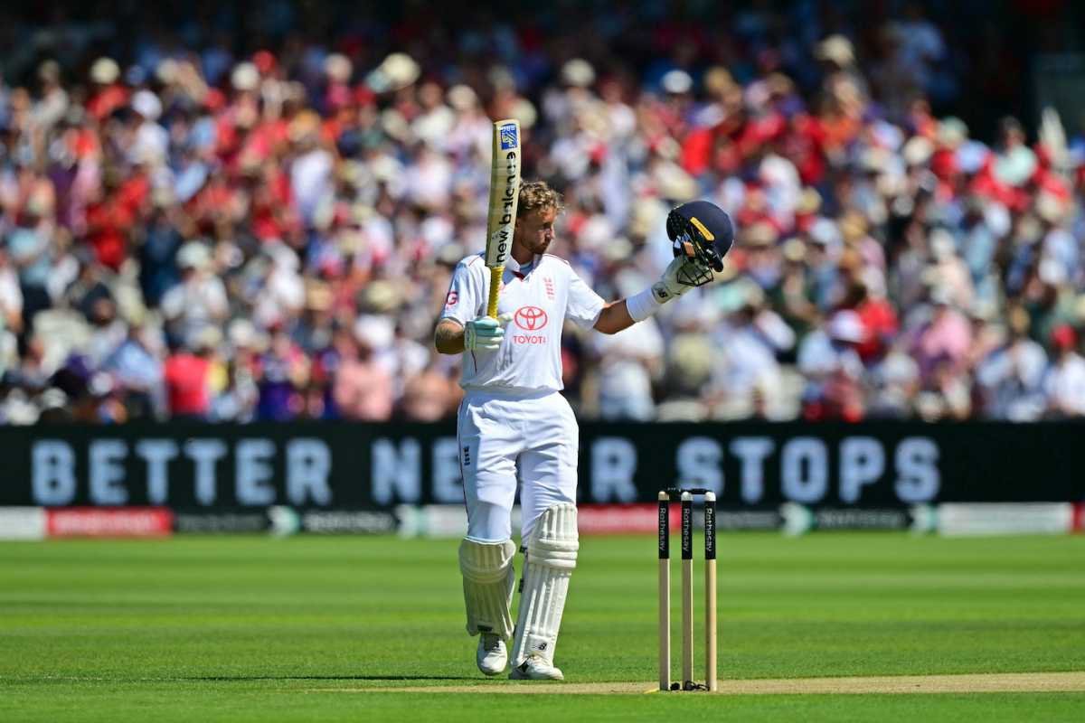 SportsChronix's tweet photo. Joe Root is back as England's Test captain. 🏏

One of the game's finest takes charge once again

Best wishes for the new chapter. 👏

|#JoeRoot | #EnglandCricket | 
|#TestCricket | #EnglandTestTeam |
| @root66 | @englandcricket | https://t.co/Rs8nQ8iFp7