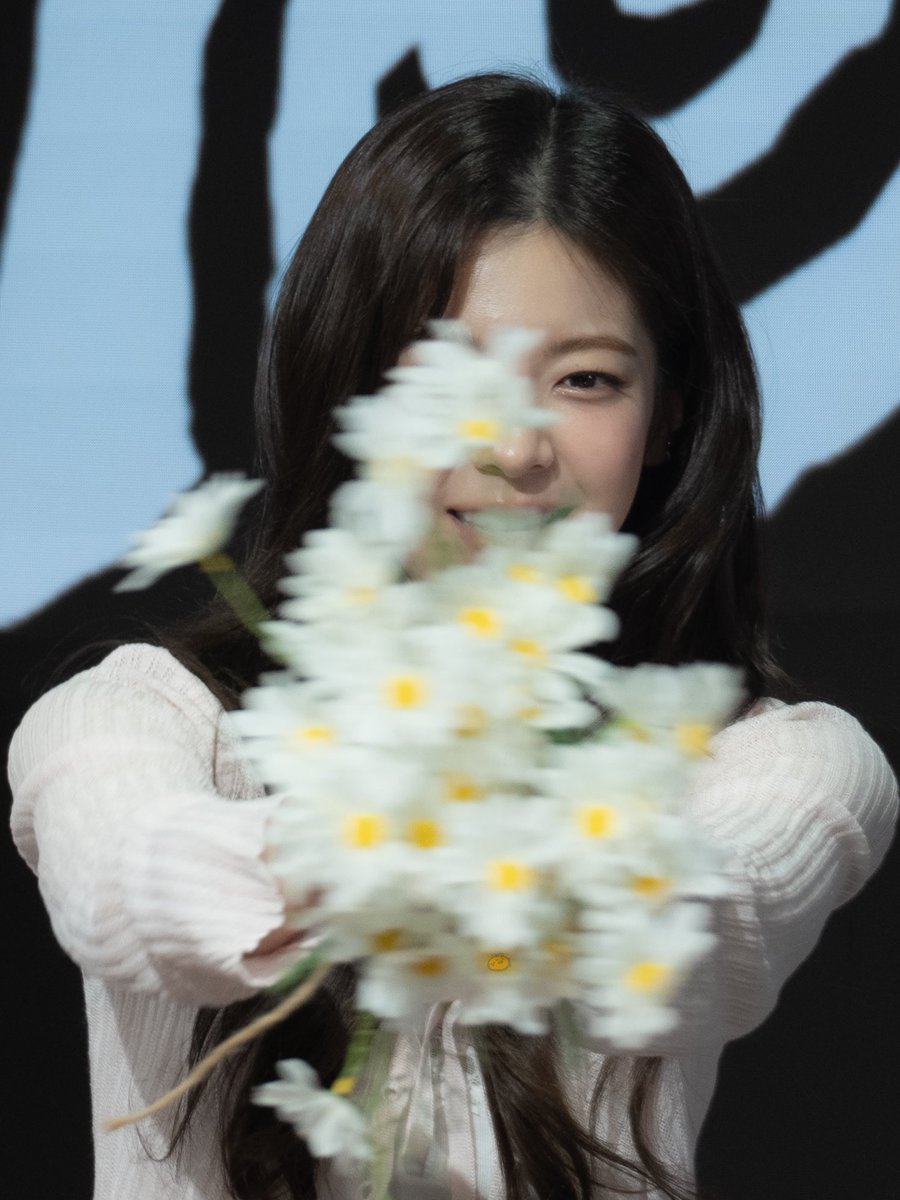 6kg_orange's tweet photo. 260726 KM_Taipei

#있지 #ITZY #리아 #LIA https://t.co/aFA8Xv3az8