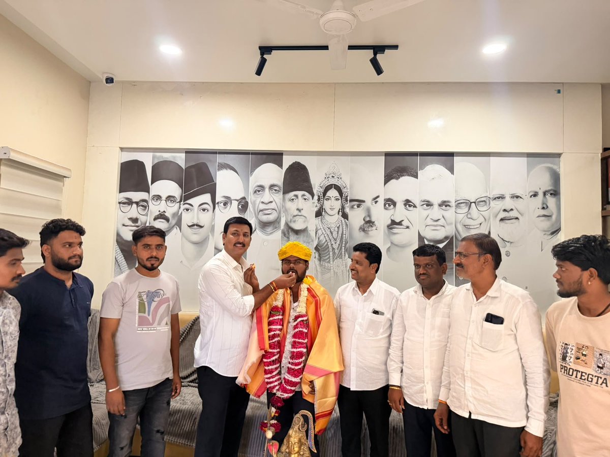 harshaguttedar7's tweet photo. ಇಂದು ಆಳಂದ ಪಟ್ಟಣದ ಬಿಜೆಪಿ ಕಾರ್ಯಾಲಯದಲ್ಲಿ ಯುವ ಮುಖಂಡರಾದ ಶ್ರೀ ಅಮಿತ್ ಪಾಟೀಲ ಅವರ ಹುಟ್ಟು ಹಬ್ಬವನ್ನು ಆಚರಿಸಿ ಶುಭಕೋರಲಾಯಿತು.
#Aland https://t.co/svSlGGdpsE