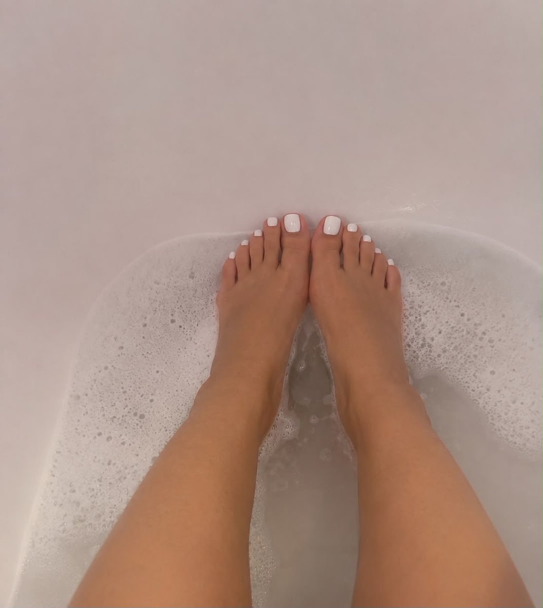 Giusciorti's tweet photo. Oggi solo relax🥰❤️ #feet https://t.co/4An4mQdbZQ