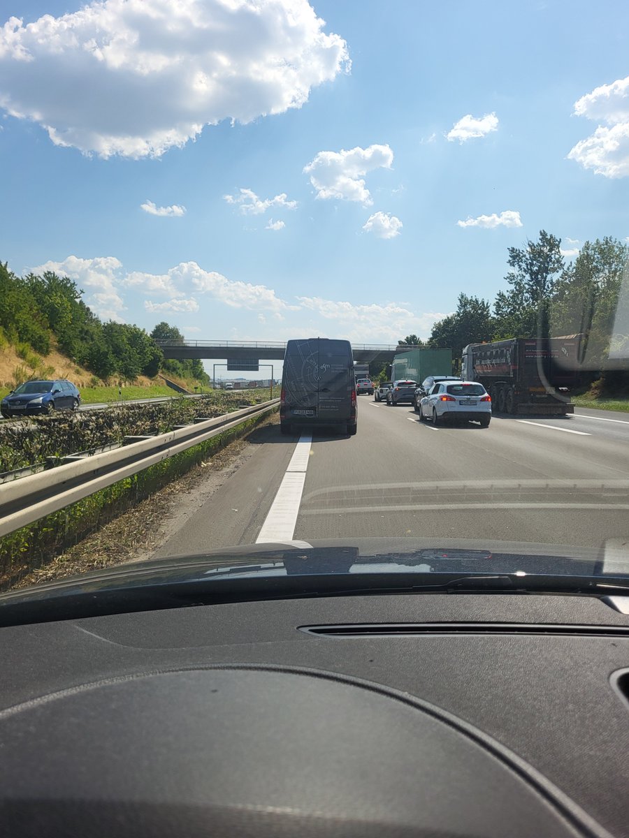 Kallentin0's tweet photo. @pk_soe A17 Richtung  Prag  gleich  Rückstau  bis auf die A4 https://t.co/A7c8TGrDvz