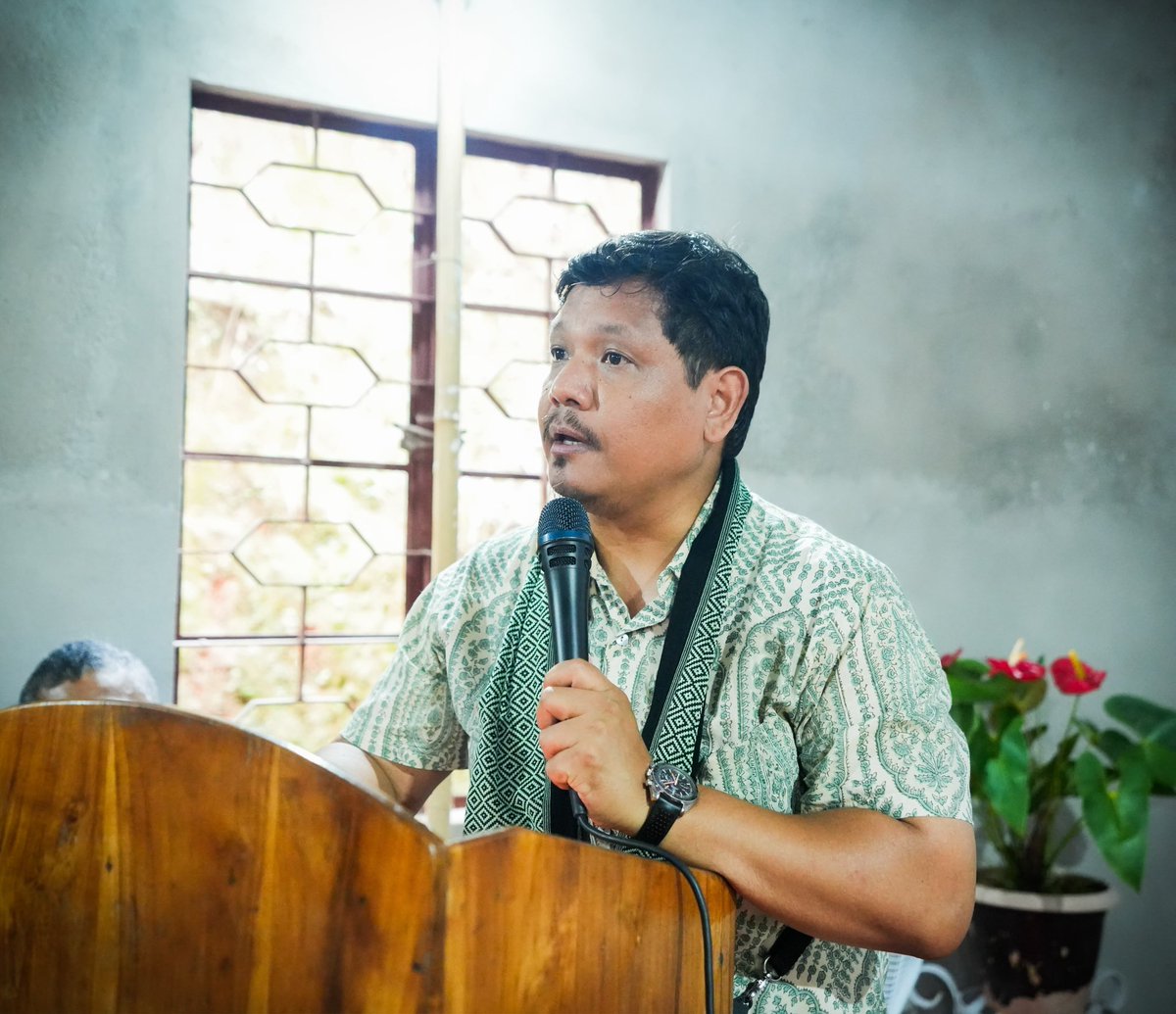 SangmaConrad's tweet photo. Pleased to hand over land pattas to families of Chinap A’slang, marking an important step in resolving the decades-long issue of GAD land occupation in the Tura Town area.

Families who received the document can find security especially in availing loans, necessary certifications, government schemes and services, etc. 

The programme covers 754 households across eight localities in Tura Town. From just 42 households depositing the required premium in December 2025, the number has now grown to 210, with 127 land pattas ready for handover. 

In Chinap A’slang alone out of 93 households, 25 have completed their deposit and have received the documents today.