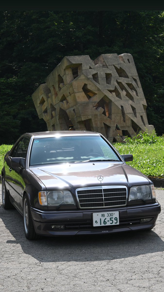 HPmj7's tweet photo. 現代美術は、見る人によって意味が変わる。
このメルセデスも同じ。古い車と見る人もいれば、工業デザインの到達点と見る人もいる。
作品も工業製品も、その価値は一つではない。
解釈の余白があるからこそ、文化は面白い。
#w124 #mercedes #neoclassical #oldcar #vintagecar https://t.co/gIXMpBVnIS