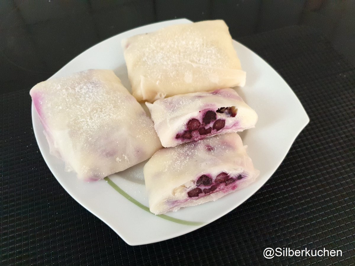 Silberkuchen's tweet photo. Soft -Snow - Balls  passt perfekt, besonders bei diesem Wetter ! #joghurteis #heildelbeereneis #blaubeereneis #foodphotography #foodblog #foodlover #livepic #gesundeernährung #healthyfood #homemade #selbstgemacht #lecker #yummy #bio #news https://t.co/ahSduPaWY0