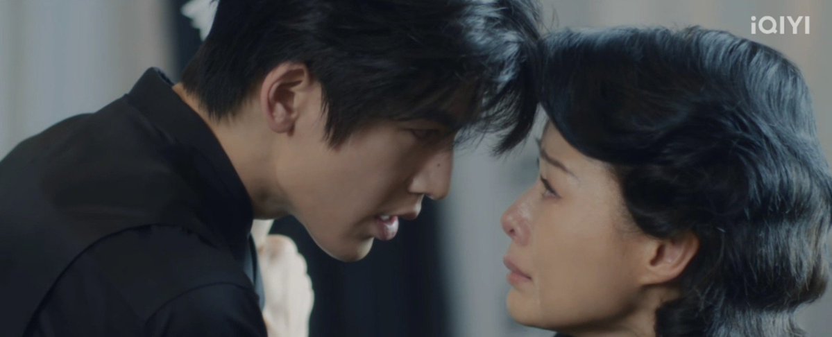 everydayzlh's tweet photo. someone said:

the closest he ever came to his mother wasn't so that she could hug him, but so that she could stab and wound him, completely cut the mother-son ties with her.

😭🥺 #zhanglinghe 🔥 #Overdo https://t.co/a01EmfV1uB