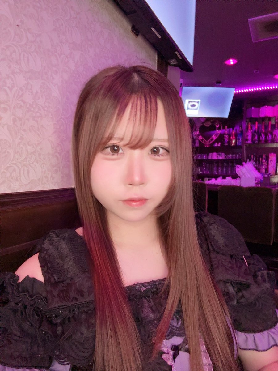 nea2od9's tweet photo. @yu_ki_juke てねぶるのねあです！！
カード手数料なし！！たばこすえます！！
アルコール飲み放題2500、ノンアル2000+tax10%です！！
おすすめポイントは制服の可愛さとキャストの可愛さです！！！今日はキャスト少ないですが、、、🥲ぜひ、、お助け待ってます https://t.co/igWxKQiaH8