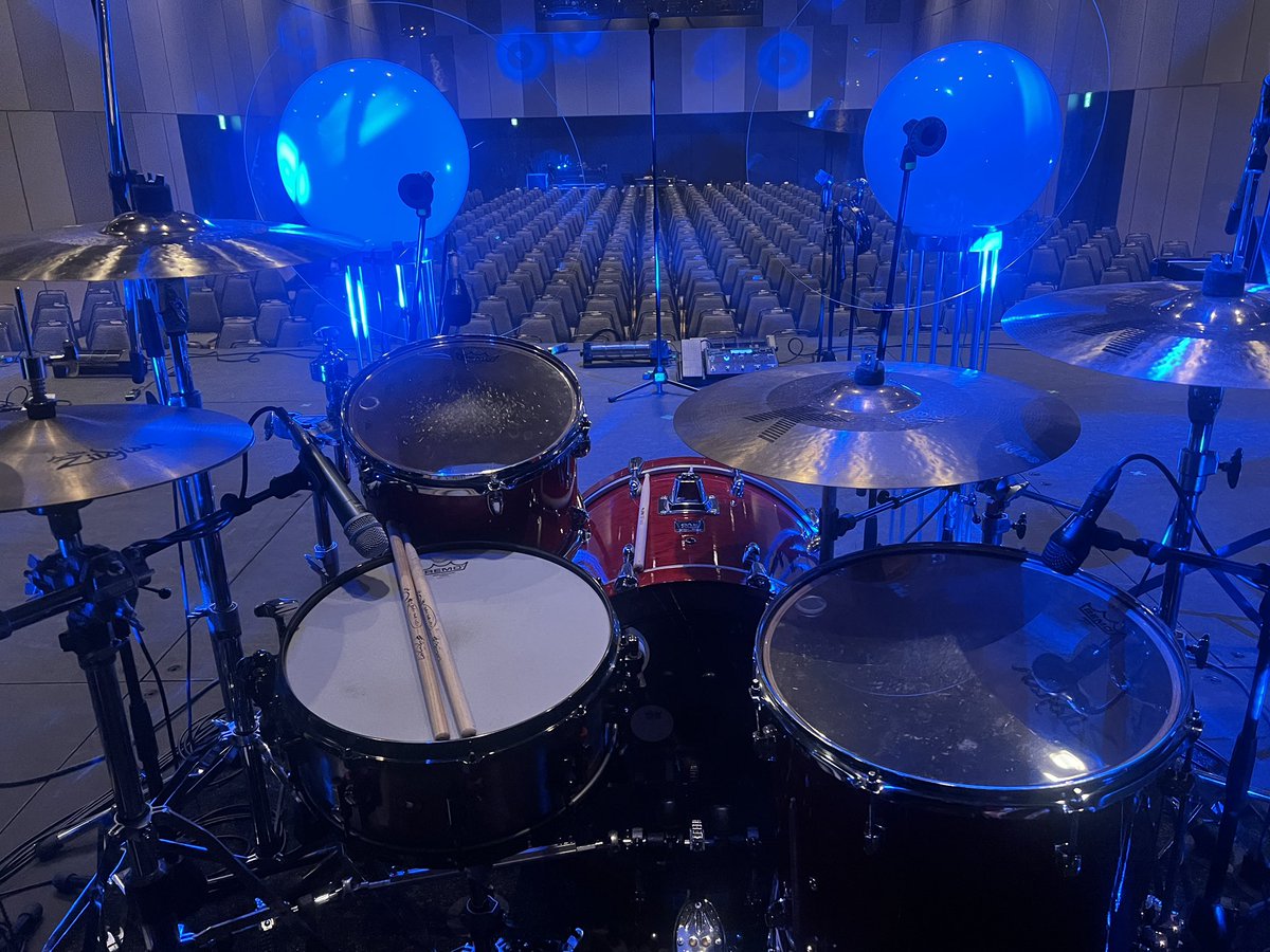 ishiiyuya_drums's tweet photo. LM.Cライブ終了！
mayaさんバースデー㊗️
今年もまたみんなでお祝い出来てハッピーなライブでしたあ！
今日はなんと個人的に2か月ちょっとぶりの国内ライブだったー！🥁 https://t.co/1mK98rl57R