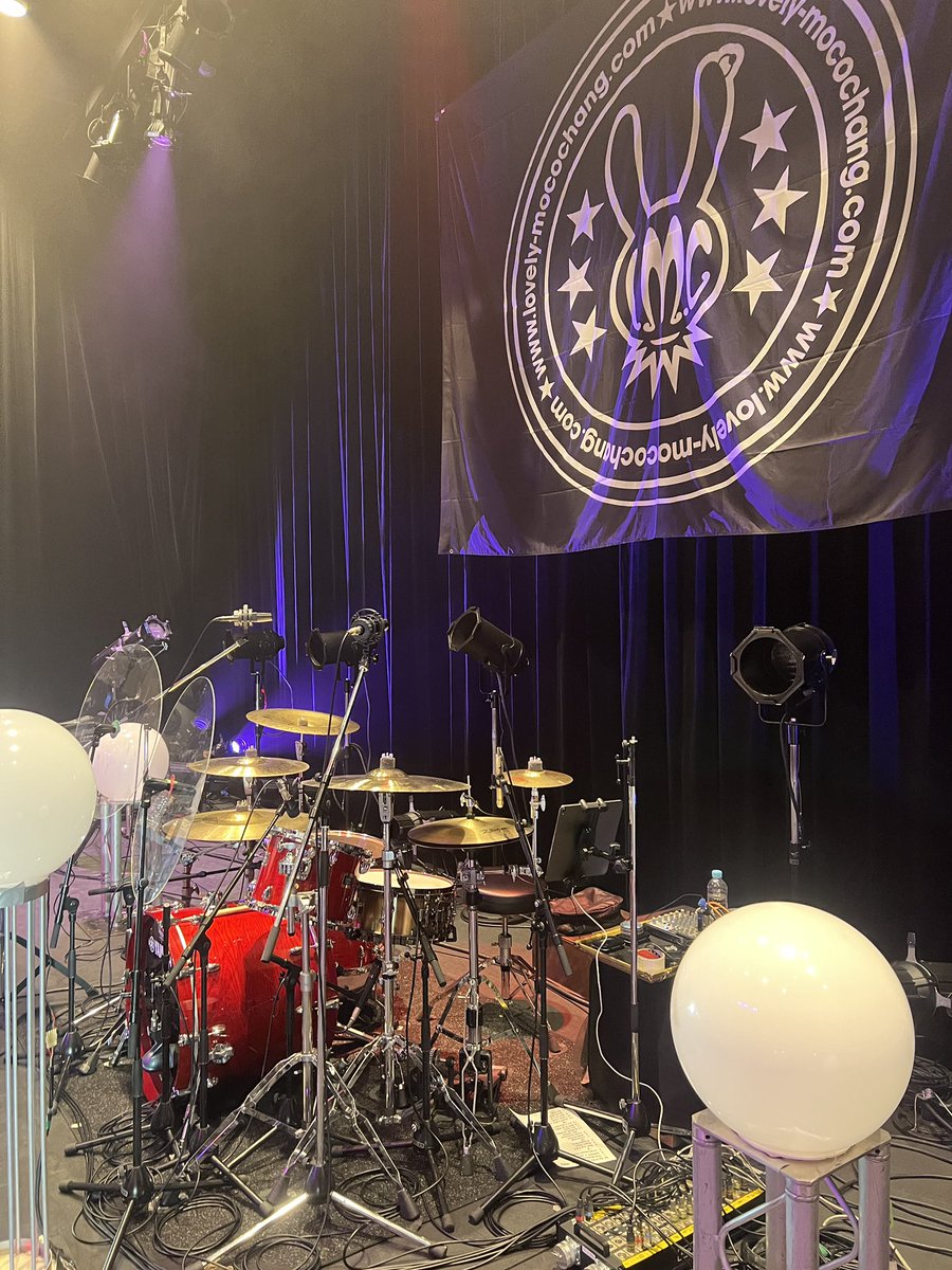 ishiiyuya_drums's tweet photo. LM.Cライブ終了！
mayaさんバースデー㊗️
今年もまたみんなでお祝い出来てハッピーなライブでしたあ！
今日はなんと個人的に2か月ちょっとぶりの国内ライブだったー！🥁 https://t.co/1mK98rl57R
