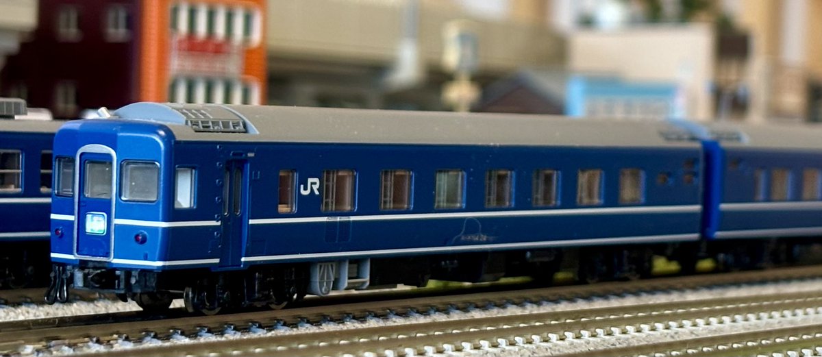 asakaec485's tweet photo. Railside Cafeさんで走らせた車両は
①EF65-1000下関仕様＋リゾート白馬
②DD51-1000JR西日本仕様＋ちくま・だいせん
の、2編成。
ちくま・だいせん以外は今回初走行だったから気持ちよく走ってくれて良かった。 https://t.co/6jy927bWxc