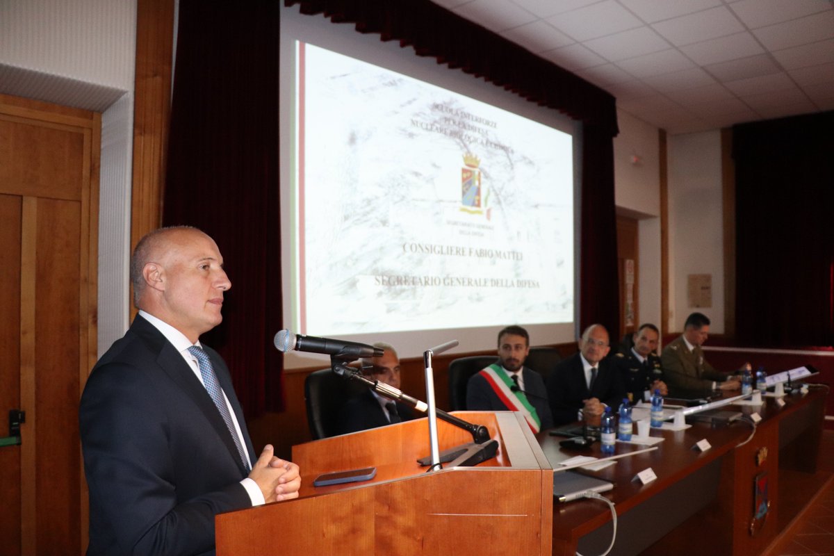 segredifesa's tweet photo. Firmato l’Accordo per la riqualificazione della Caserma “Verdirosi” di #Rieti, sede della Scuola Interforze NBC. Un intervento strategico frutto della #sinergia tra #Segredifesa, @Comune_Rieti, @RegioneLazio e Commissario Post Sisma 2016 per la #sicurezza e la #resilienza https://t.co/ojWrGqmgdD