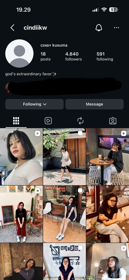 sbyfess's tweet photo. -rek hati2 kalau kalian punya teman namanya CINDY KUSUMA. Lebaran idul fitri kemarin dia buka jasa penukaran uang baru. Tp sampe sekarang gk ada pertanggungjawaban dan dia ngilang. Nominalnya gk besar bgt, tp in this economy itu lumayan. Semoga kamu baca ya cin https://t.co/SZqyV3yqEW