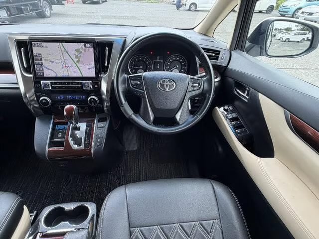 CarImportsUg's tweet photo. Looking for the ultimate comfortable family car? Your search ends with this 

2017 TOYOTA ALPHARD
⛽️2.5 L Petro | Auto | 4WD
🛣️ Mileage: 65,000 KM

💰Total Cost : 79M (Taxes Included)
💰 Initial Deposit: 25M

  Call/DM For inquiries:
  0774106662💬0704816874 https://t.co/vCIwTxcBOQ