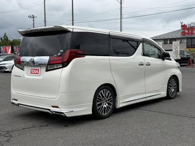CarImportsUg's tweet photo. Looking for the ultimate comfortable family car? Your search ends with this 

2017 TOYOTA ALPHARD
⛽️2.5 L Petro | Auto | 4WD
🛣️ Mileage: 65,000 KM

💰Total Cost : 79M (Taxes Included)
💰 Initial Deposit: 25M

  Call/DM For inquiries:
  0774106662💬0704816874 https://t.co/vCIwTxcBOQ