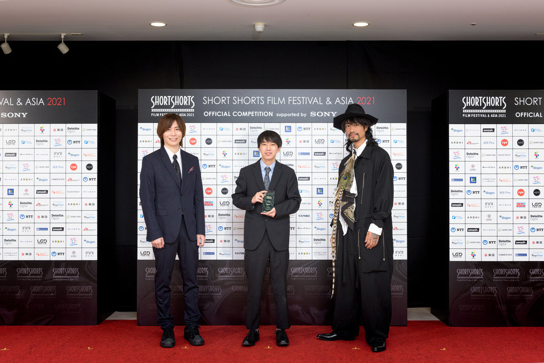 Masa_Nishiyama_'s tweet photo. 俳優の斎藤工さんから、インビジブルハーフへコメント頂きました！
斎藤さんとは、2021年に僕が「スマホラー！」という短編で賞を受賞した際のプレゼンターという形で知り合いました。実はインビジブルハーフの撮影前にも応援のご連絡を頂いていて、完成後には田辺弁慶映画祭でも再会しました。不思議なご縁があります。

何より尊敬する斎藤さんにこの映画を届けられたことが、自分にとってもとても嬉しいです。
インビジブルハーフ 7.31公開