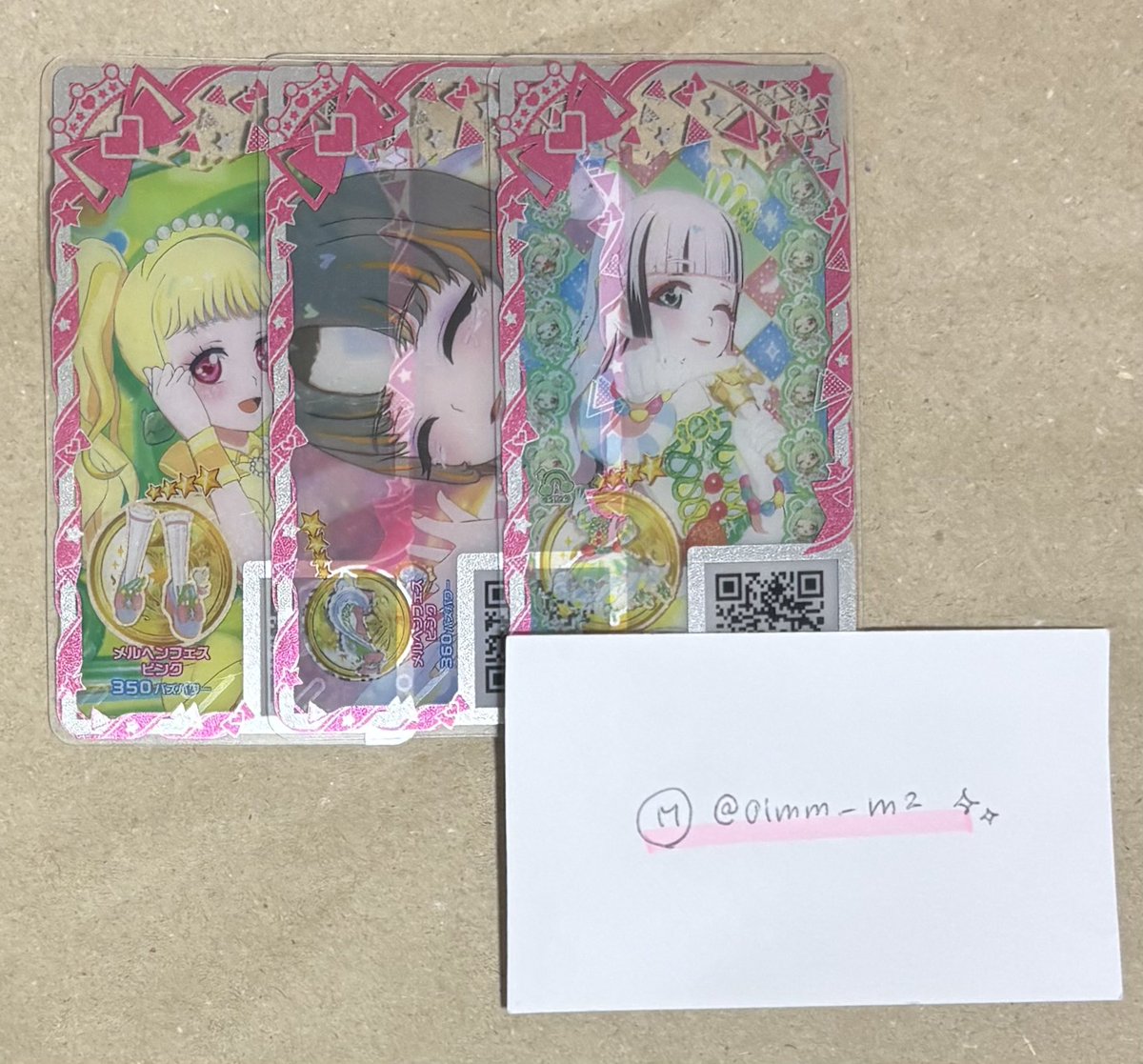 01mm_m2's tweet photo. @__UoxoU_O8l8 はじめまして、こんばんは。検索よりお声がけ失礼いたします。
画像1.2のものを所持しております。
リボンアイドルイエロー(シューズ)、メルヘンフェスブルー(アクセ)と交換可能なものはございますか？
ご検討よろしくお願いいたします。🎀 https://t.co/08yPxdYl4D