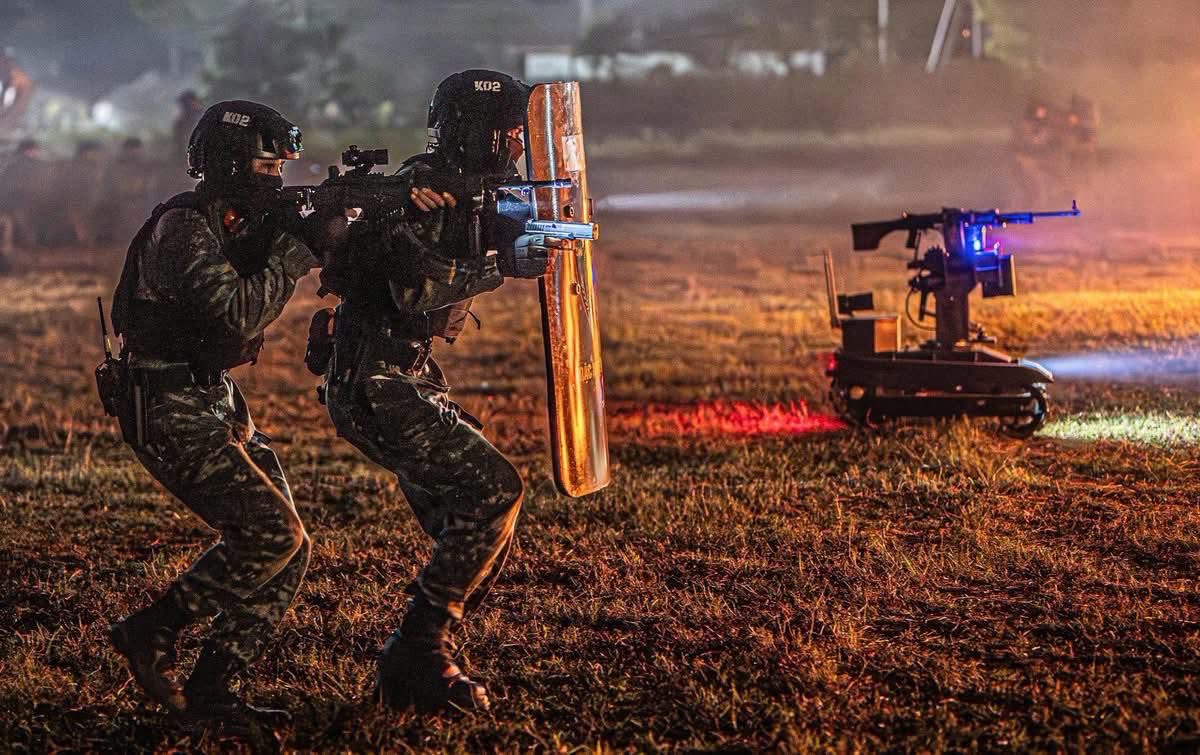 VPA_Soldier's tweet photo. *Feels the aura*

Photo credit: Kim Liên https://t.co/cJZG3hir5d